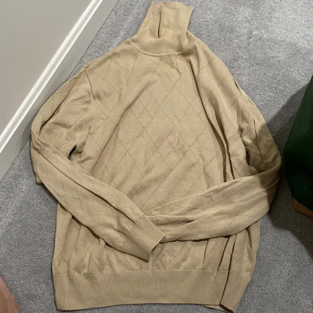 Alex Cannon rowayton Connecticut M tan colored beautiful tneck sweater
